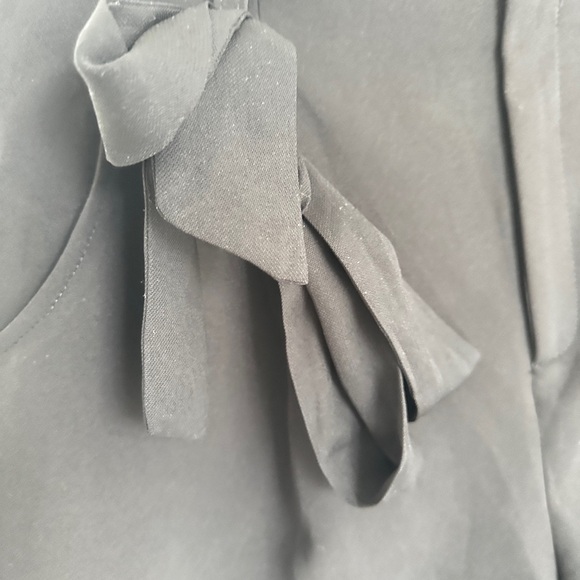 Forever 21 Black Dress Shorts with Bow Detail - size small - Picture 2 of 6